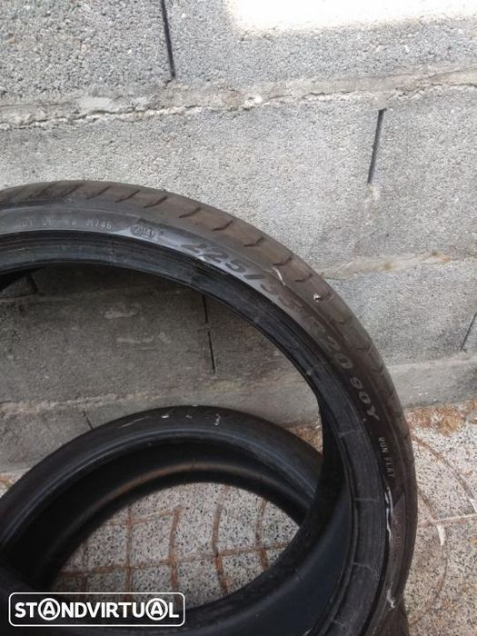 Ref 008 // 2 Pneus 225/35/20´ Pirelli Pzero RFT 90Y com +80% piso