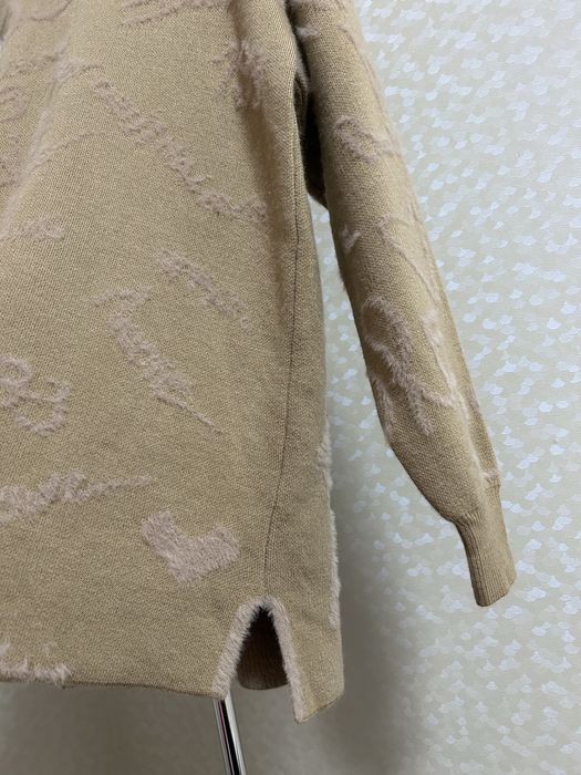 Продам теплий жіночий светр .Абсолютно новий ,ні разу не носився .