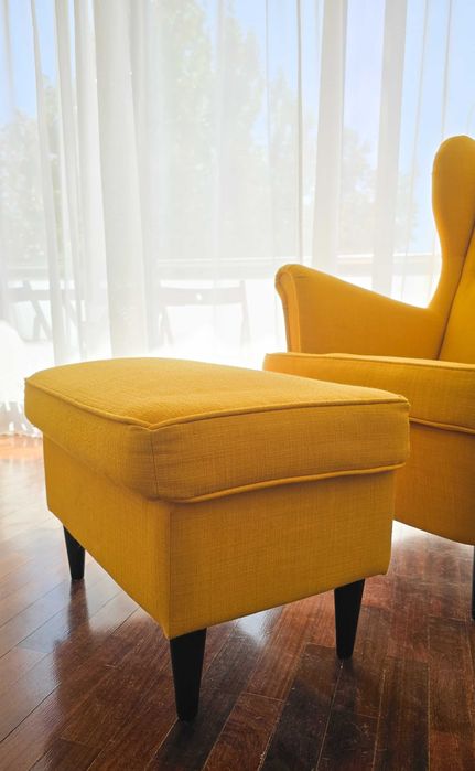 Poltrona IKEA com apoio de pés – Amarelo mostarda