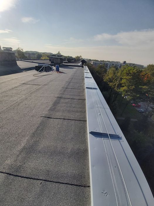 Usługi Dekarskie Pokrycia Papą Termozgrzewalną  Naprawy dachów Remont