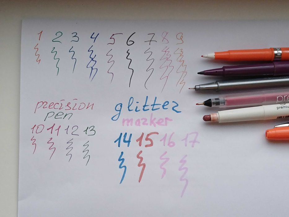 Сухі пастельні крейди та різнокольорові лайнери