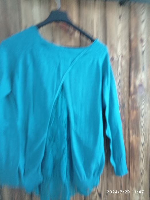 Sweter damski z koronkowymi plecami