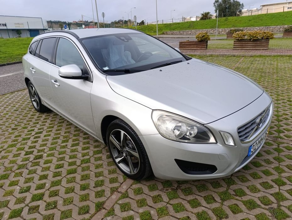 Possível crédito   impecável Volvo v60 2.0 diesel 163 cvs