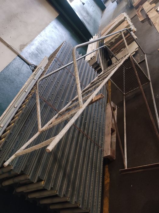 Escada tubular 2 metros de escada com patamar e corrimão