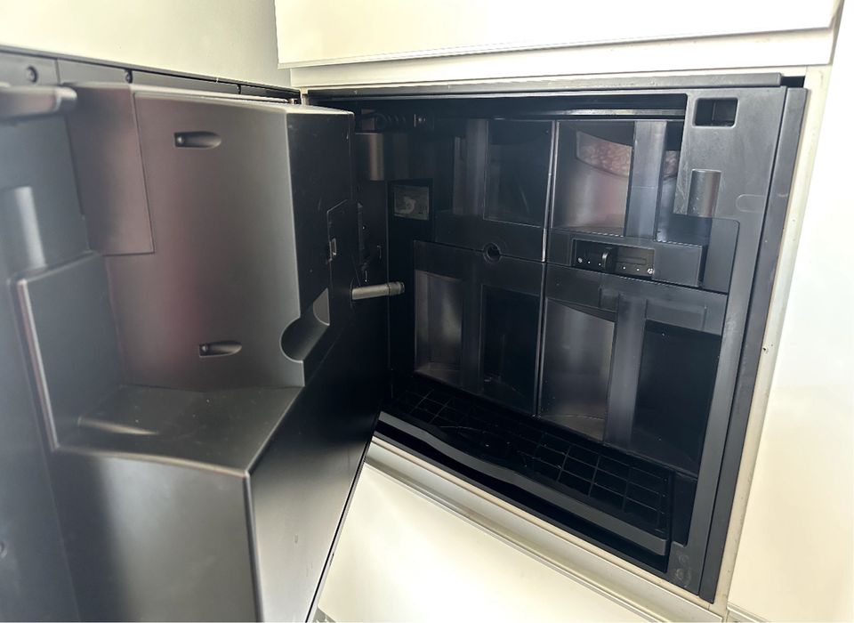 Кавоварка miele вбудована