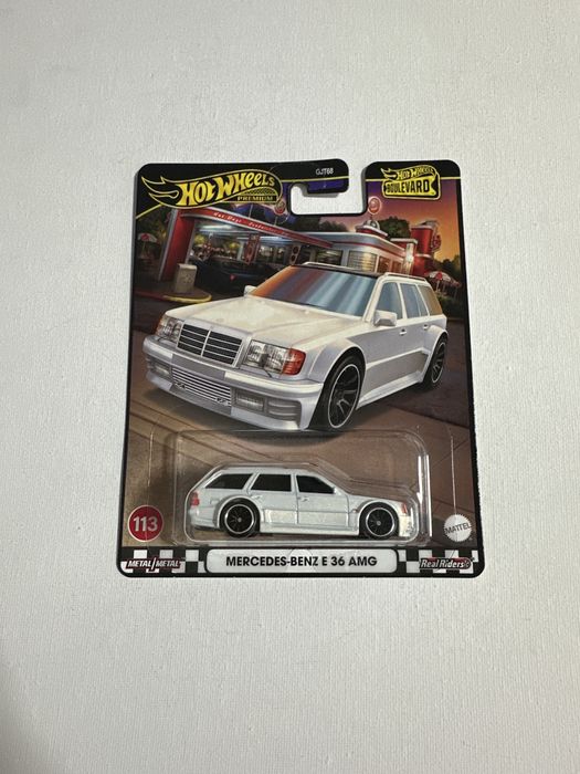 Hot wheels premium mercedes-benz e 36 amg boulevard 113