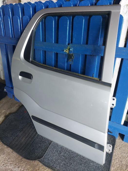 Drzwi prawy tył suzuki ignis 2 kod  su1