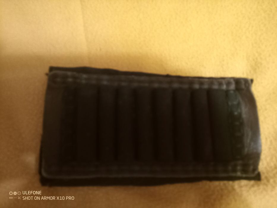 Bolsa em pele para colocar munições  na coronha ou  na cintura.