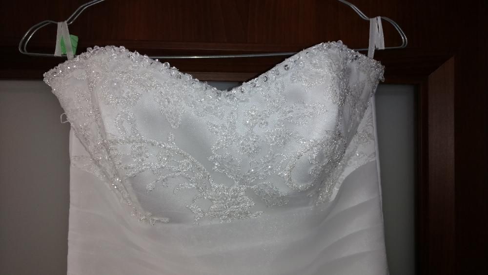 Suknia ślubna śnieżnobiała