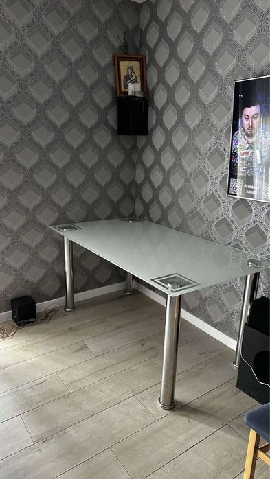 Кухонний стіл