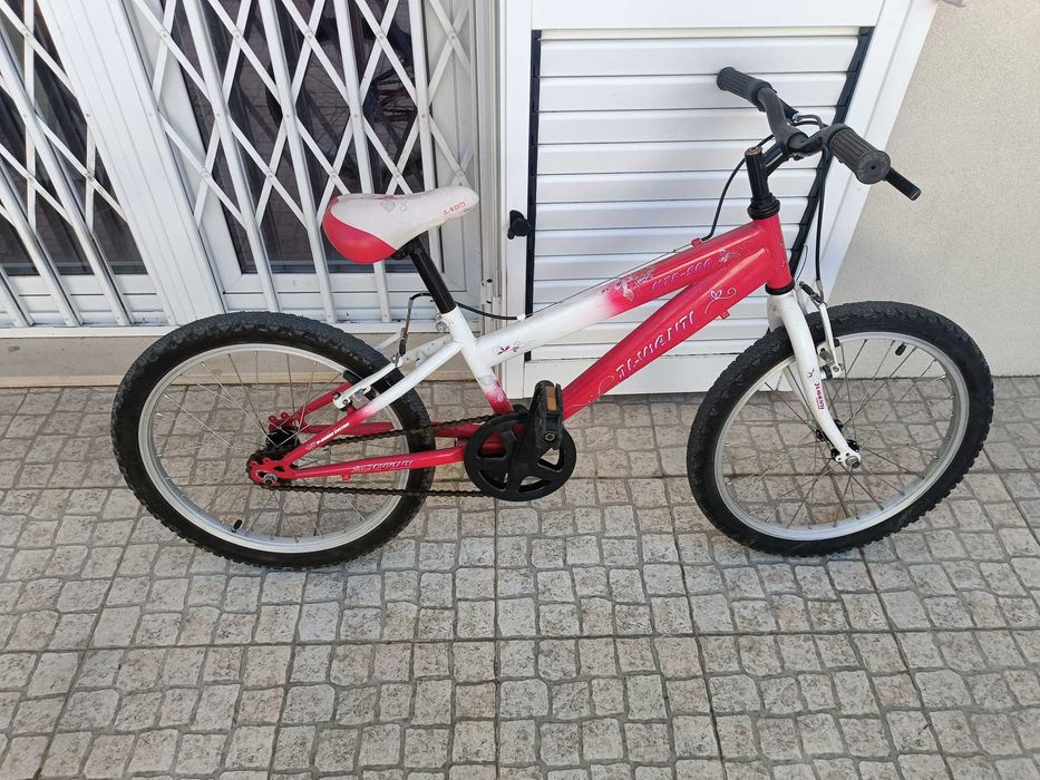 Bicicleta de criança em bom estado
