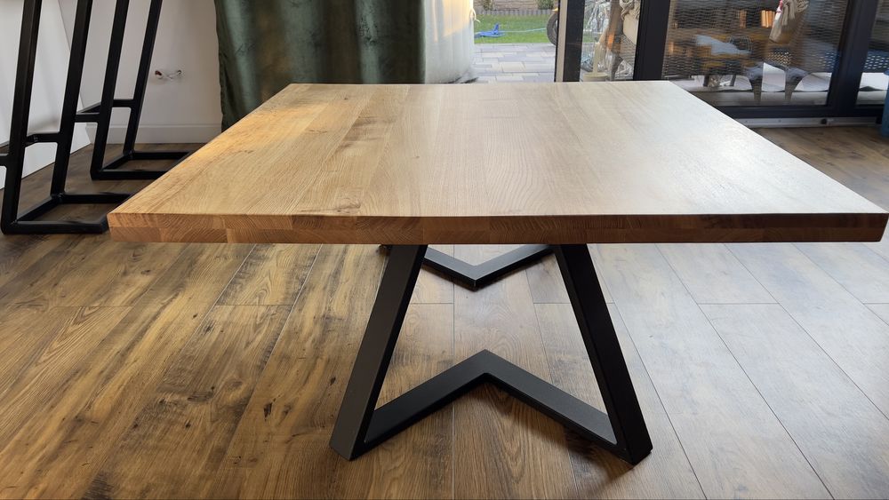 Stolik drewniany -dąb kaukaski