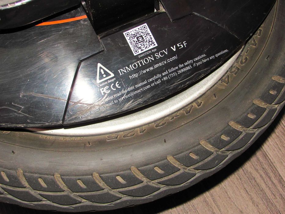 Моноколесо, на ходу, EUC InMotion SCV V5F, 14", 550 Вт, 320 Вт*год