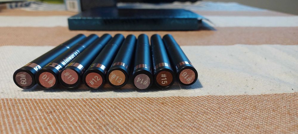 Cienie do Powiek w Sztyfcie –  Zestaw 8 szt.