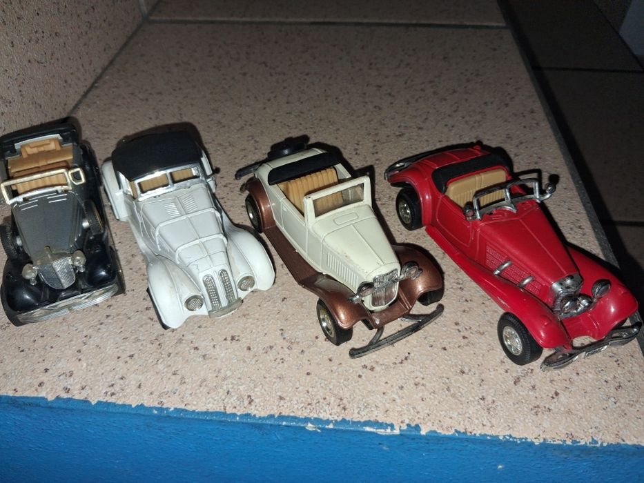 4 miniaturas  clássicos