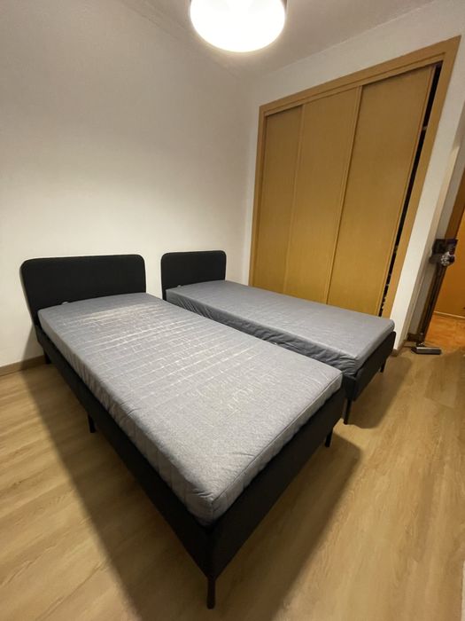 2 camas Slattum 90cm x 200 cm IKEA com colchões
