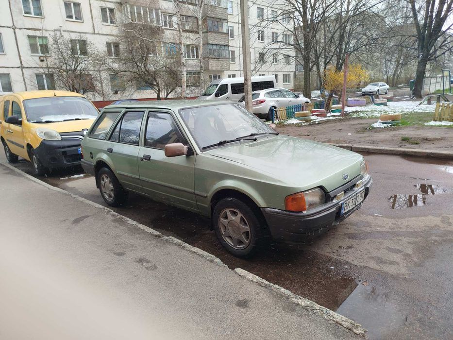 Продам Ford Escort