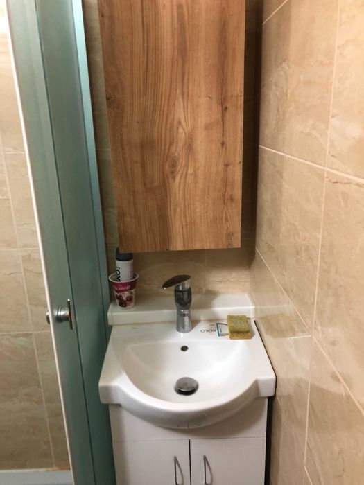 Продам квартиру на Алмазному . Поруч з зупинкою.