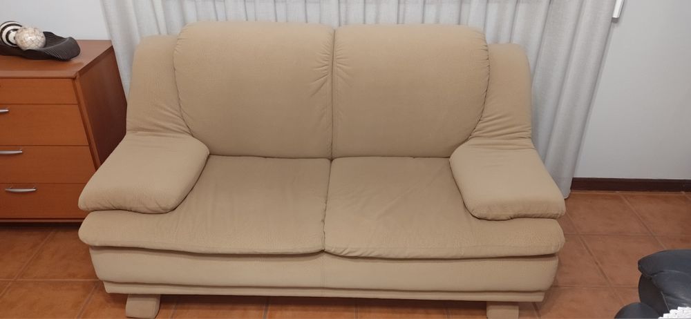 Sofá de dois lugares
