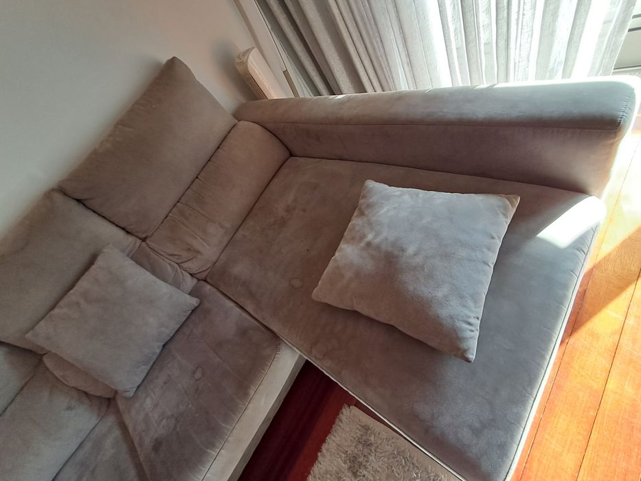 Sofá com chaise long