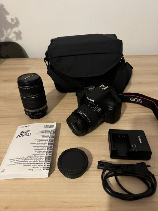 Camera Canon EOS 2000D