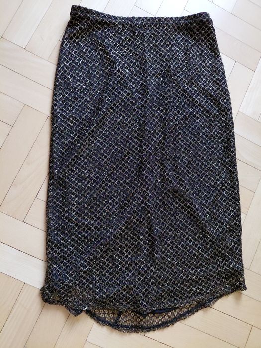 Długa spódnica wieczorowa ze złotą nitką.