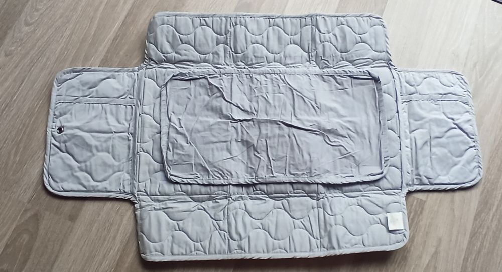Mata do przewijania z wieloma kieszonkami H&M