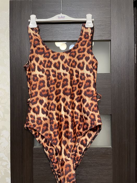 Розпродаж великих купальників