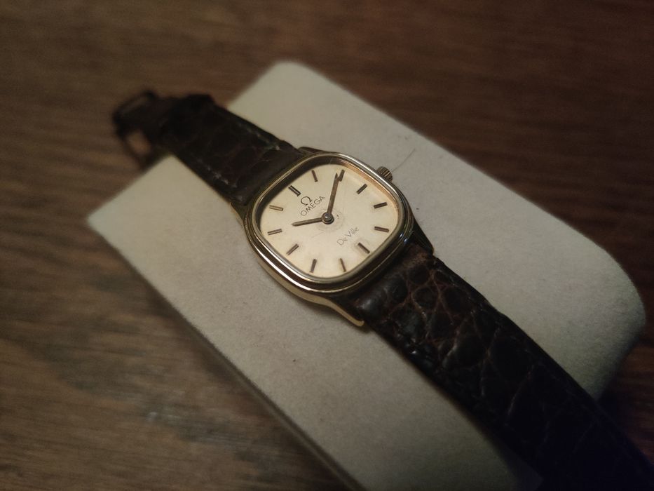 Omega De Ville quartz de 1987 com caixa original e documentos