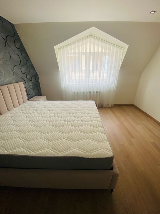 Оренда будинку 4+ кімнат