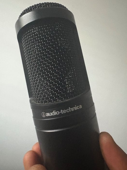 Audio-Technica AT2020 – Microfone de Condensador em Excelente Estado