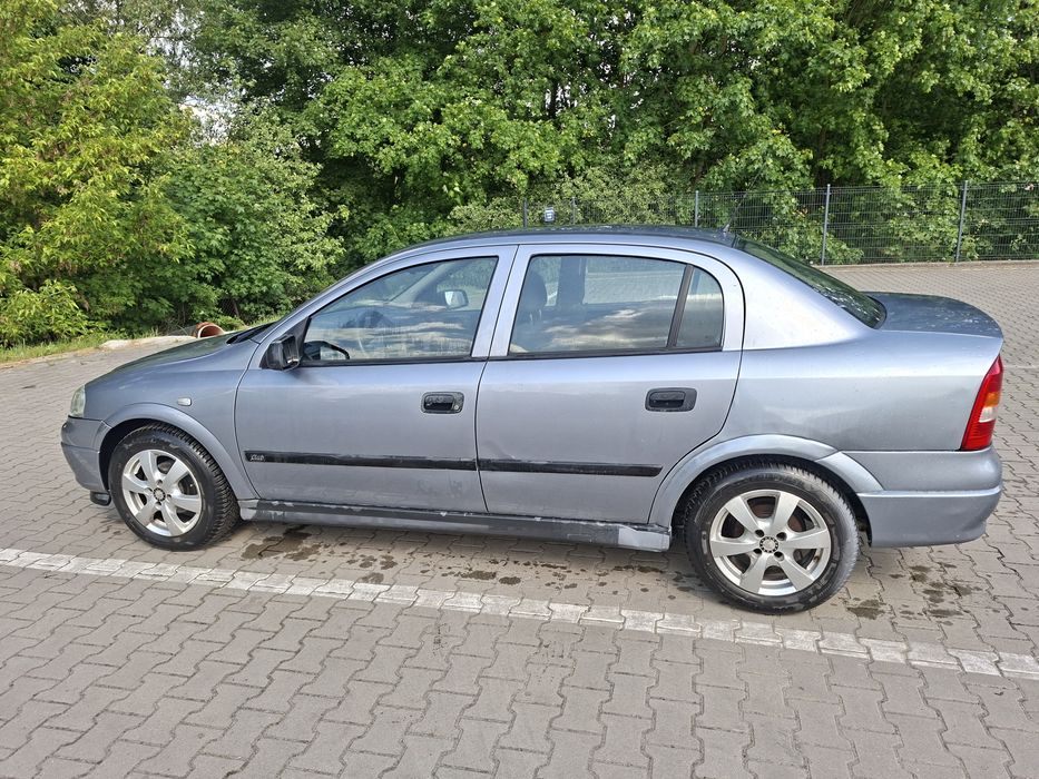 Opel astra sedan