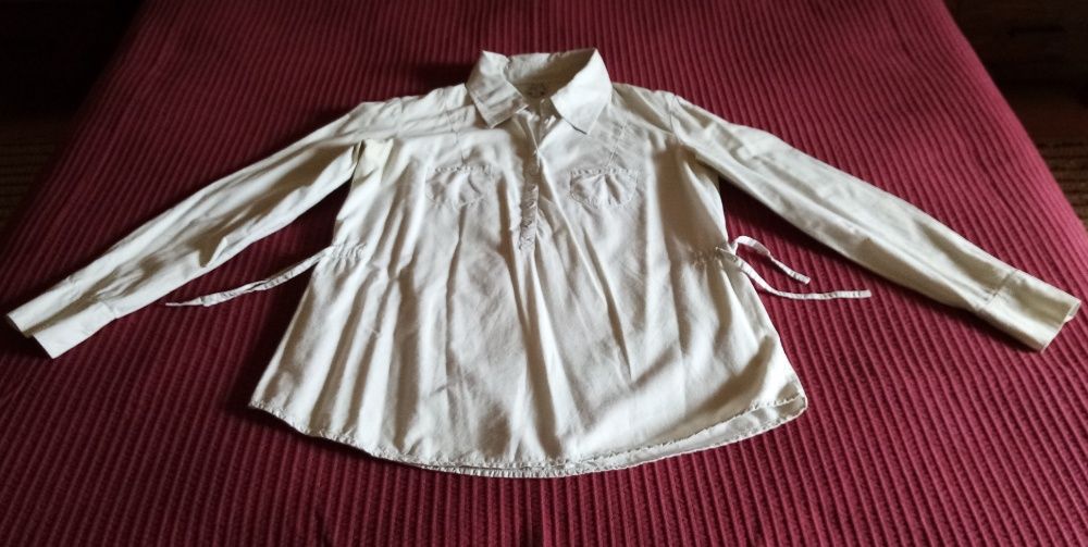 Calças e camisa de grávida