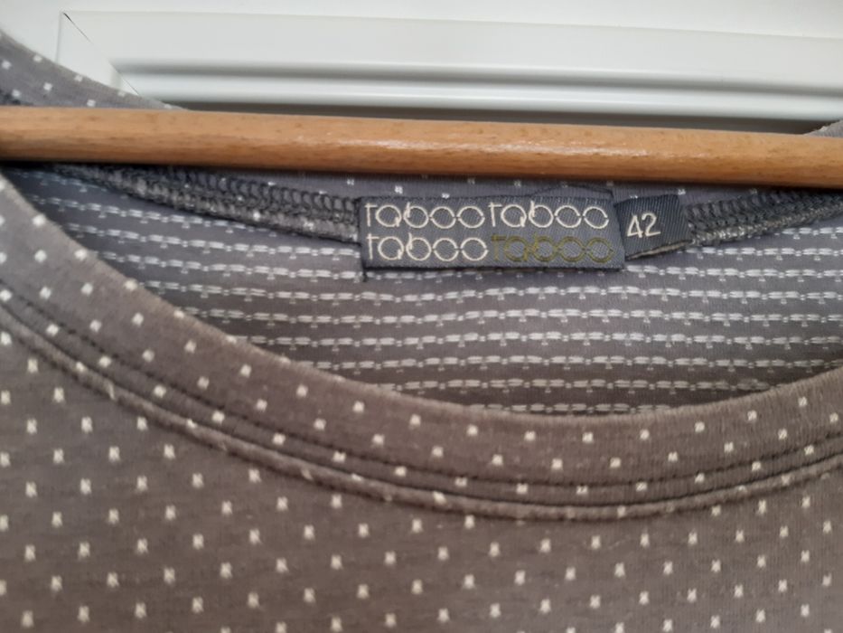 Sukienka w odcieniach szarości