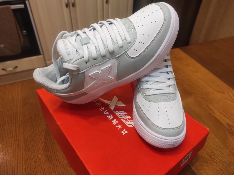 Продам класні кросівки Xtep