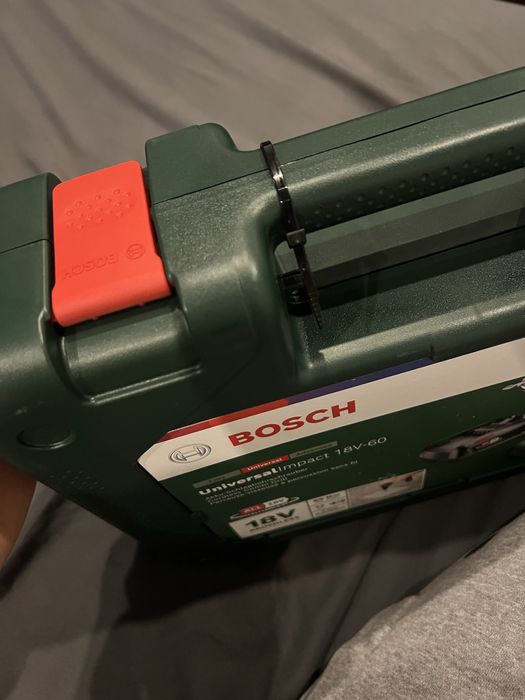 Berbequim Bosch UniversalImpact 18v-60 com 2 baterias