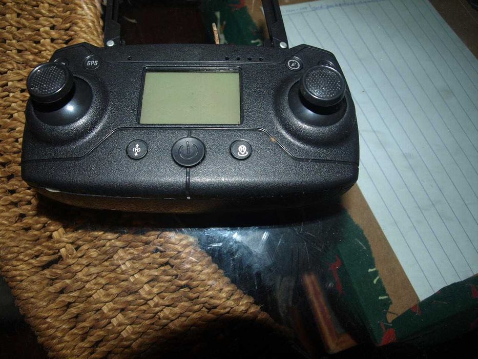 vendo drone completamente novo só voou duas vezes dentro da embalagem.