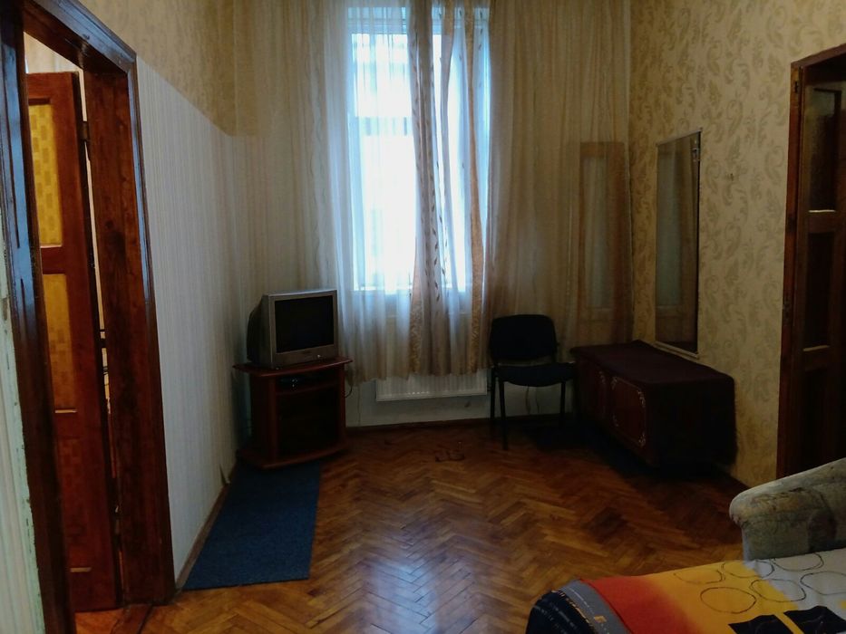 2х кім. кв. пр. Чорновола ( центр, Оперний театр, площа Ринок )