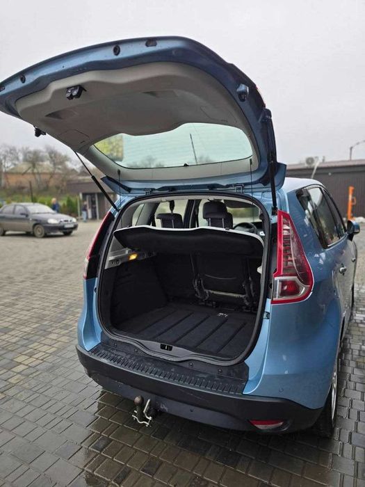 Продам автомобіль Renault Scenic.
