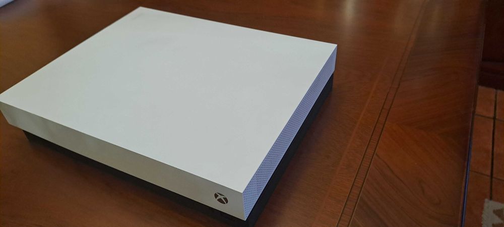 Consola Xbox One X 1 TB   +   Extras