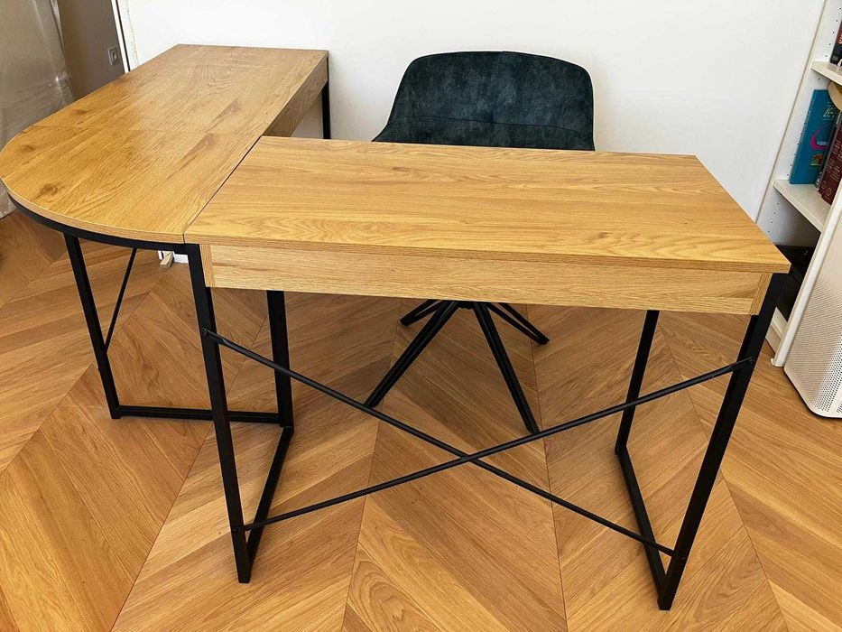 Biurko narożne jak nowe, szer.: 131x131cm, gł: 46cm, wys.:76cm