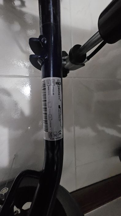 Cadeira de rodas ortopédica com 1 mês de uso. Está como nova