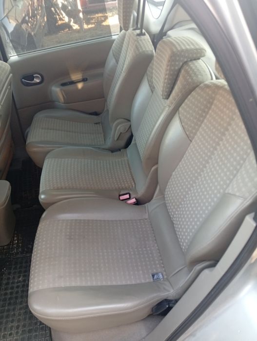 Сидіння салон підлокітник карти торпеда панель  автомат коробка Рено