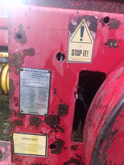 Прес підбирач New Holland