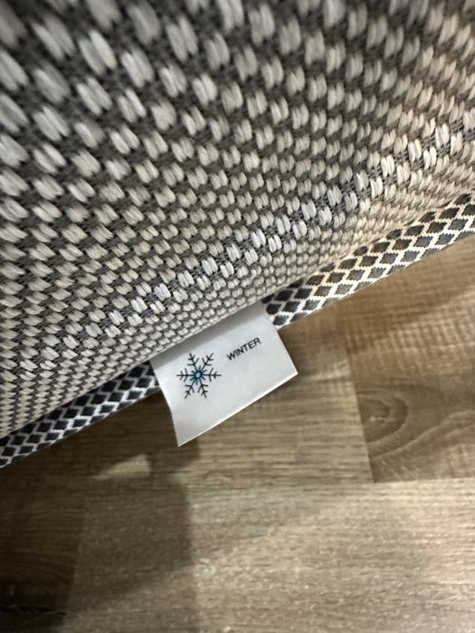 Деревʼяні ліжка з матрацом