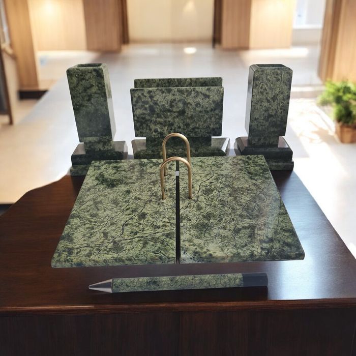 Кабінетний настільний набір з натурального каменю.