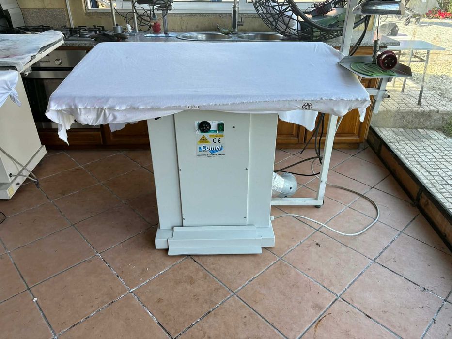 Mesa Tabua de passar a ferro Brunir industrial profissional COMEL