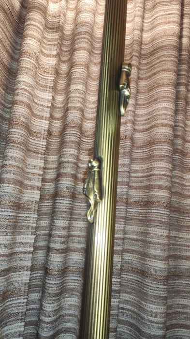 candeeiro de pé alto em metal