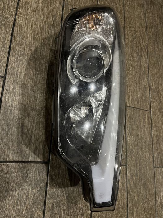 Передня права фара Kia Forte (Cerato) 3 YD
