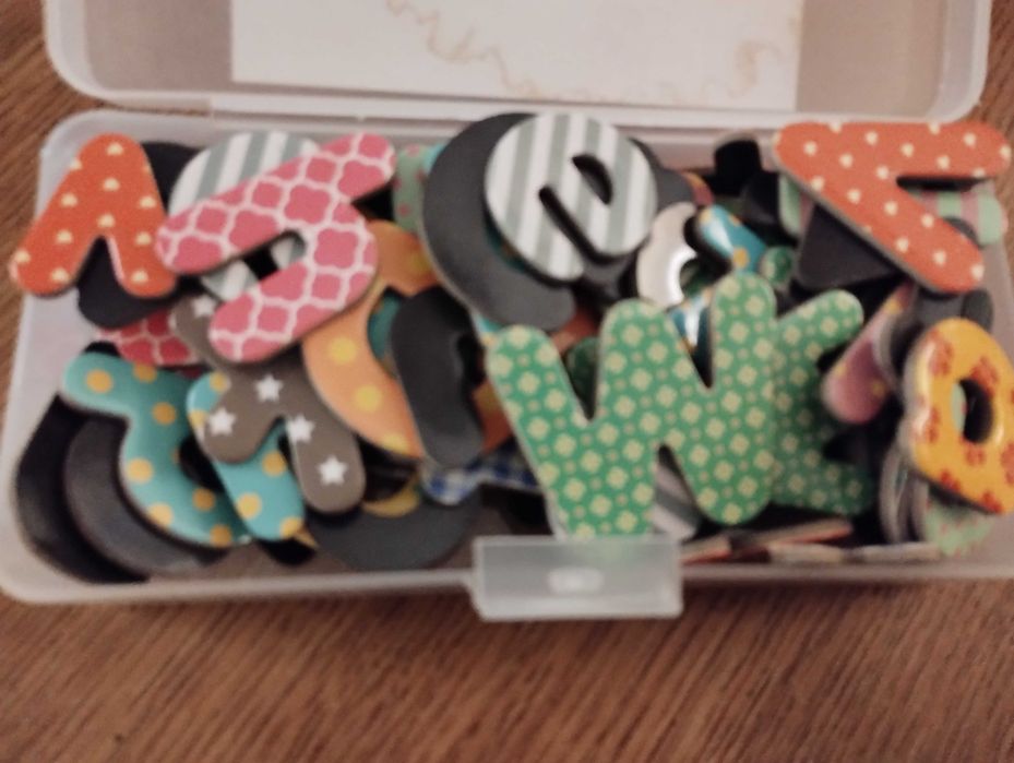 Puzzle magnesy  literki alfabet na lodówkę